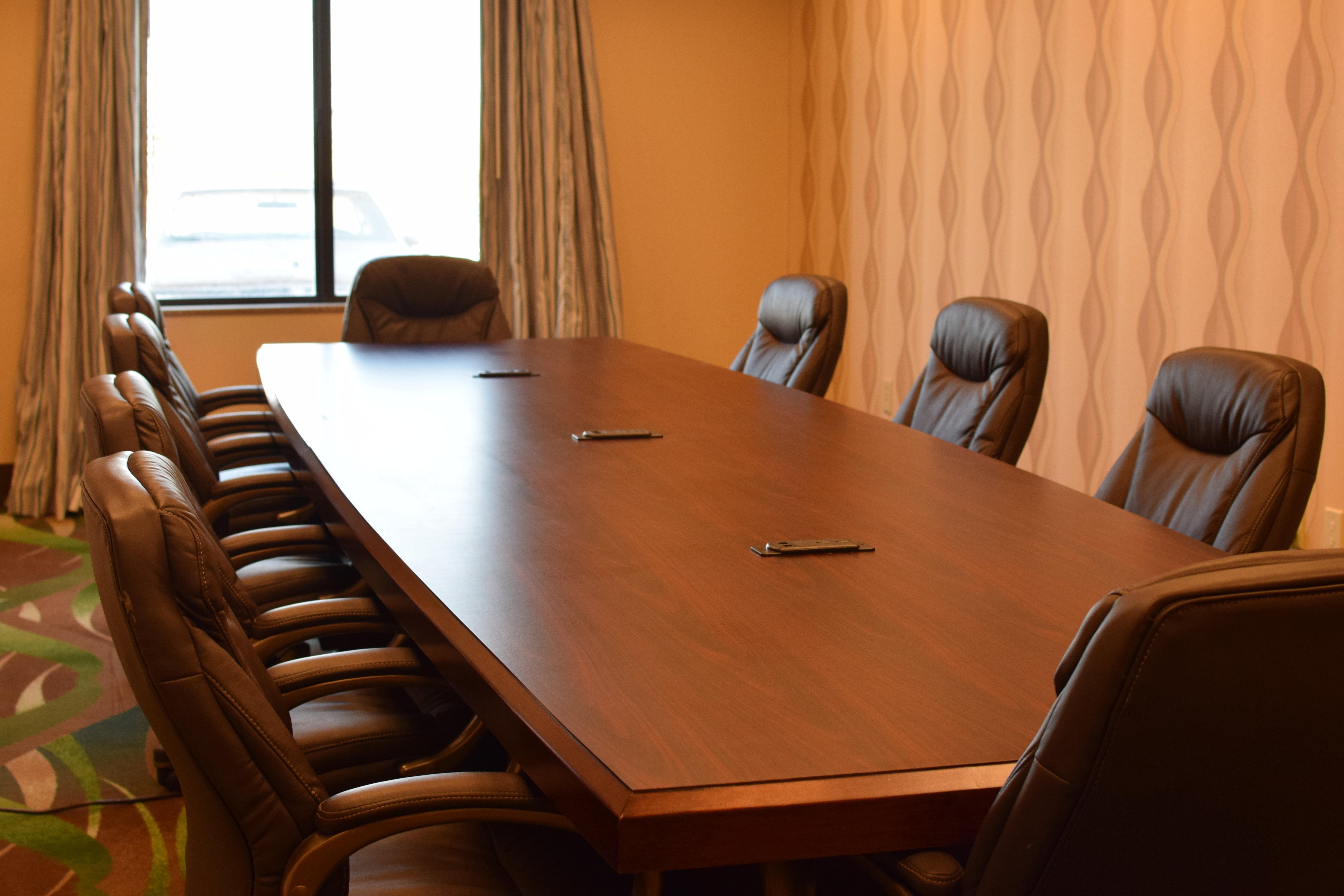 Holiday Inn Express Pratt By Ihg Bagian luar foto