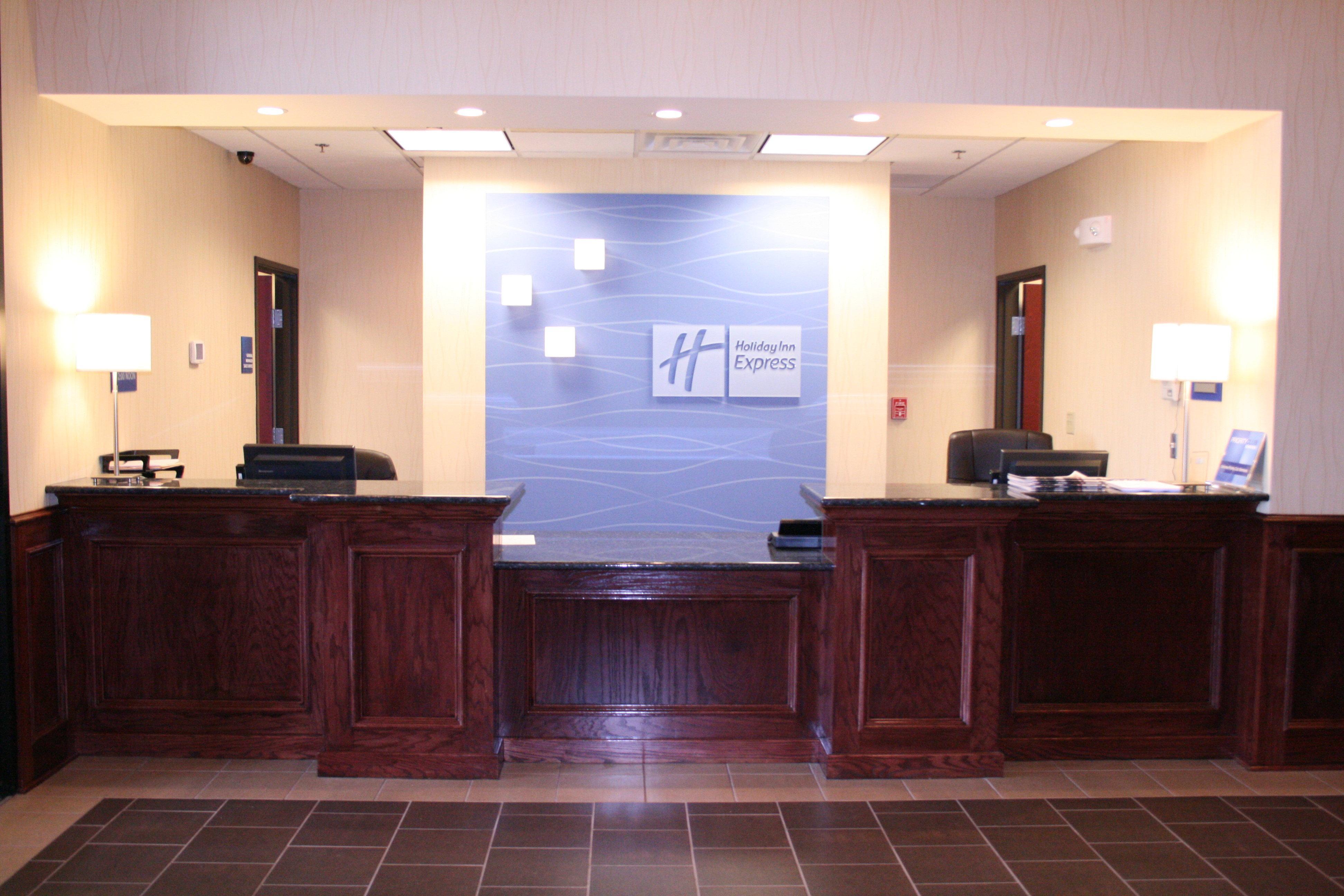 Holiday Inn Express Pratt By Ihg Bagian luar foto
