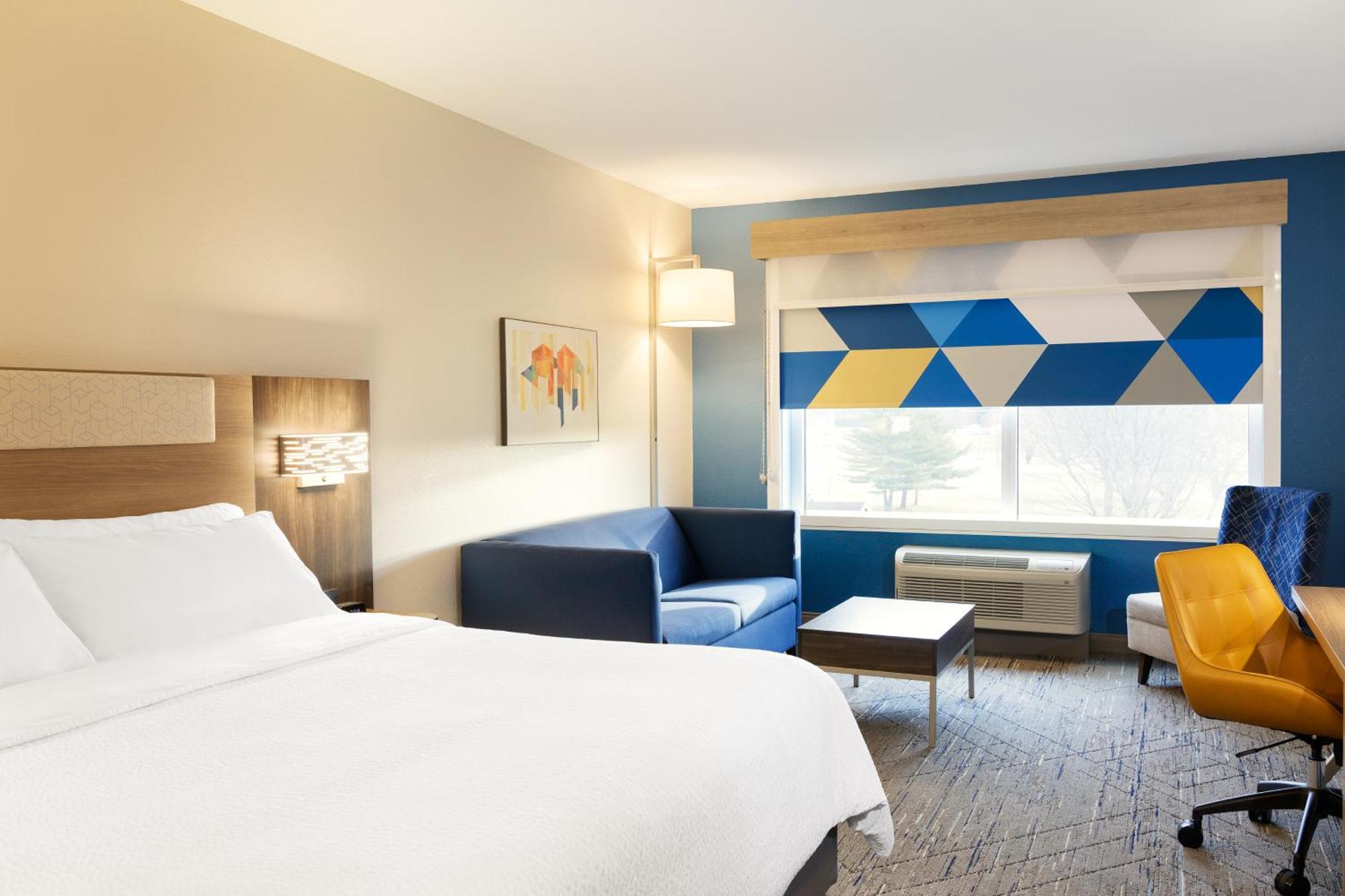 Holiday Inn Express Pratt By Ihg Bagian luar foto